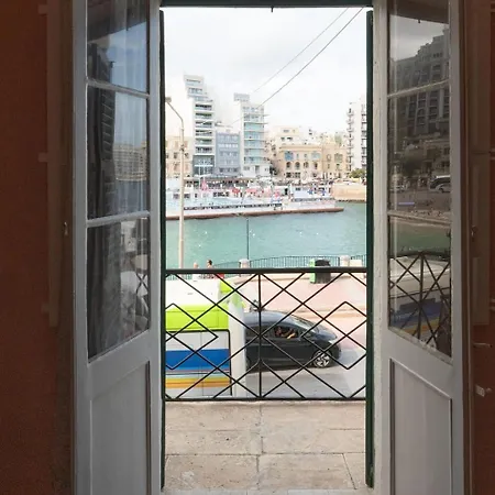 15 Balluta Bay