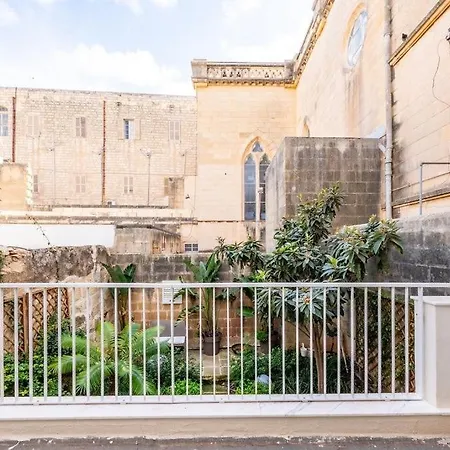 15 Balluta Bay * Sliema