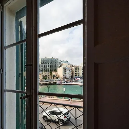 15 Balluta Bay *